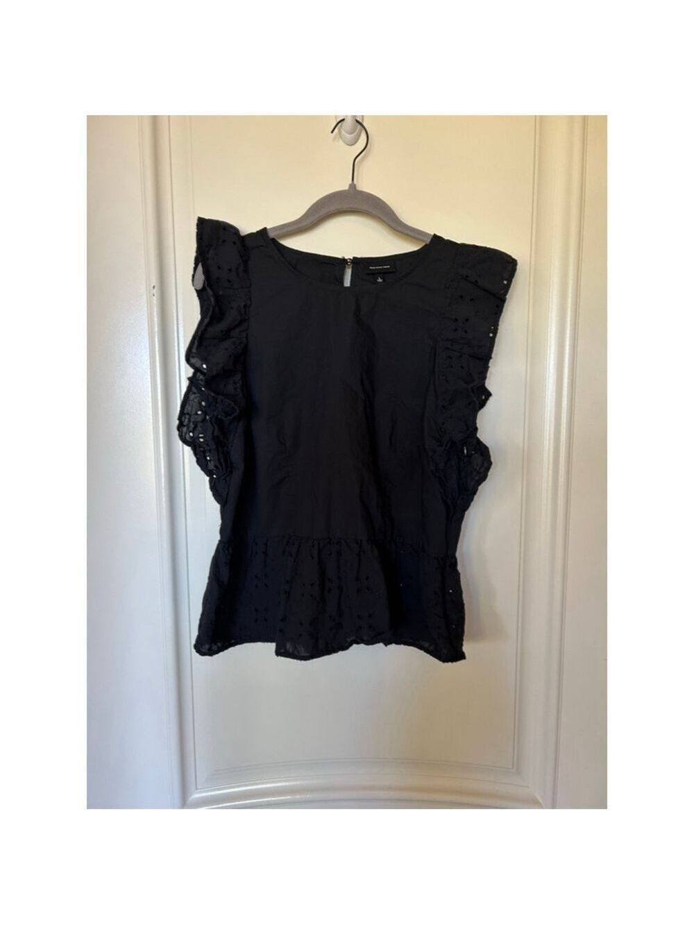 Women's WHO WHAT WEAR Black Eyelet Ruffle Blouse Size L - Picture 2 of 6